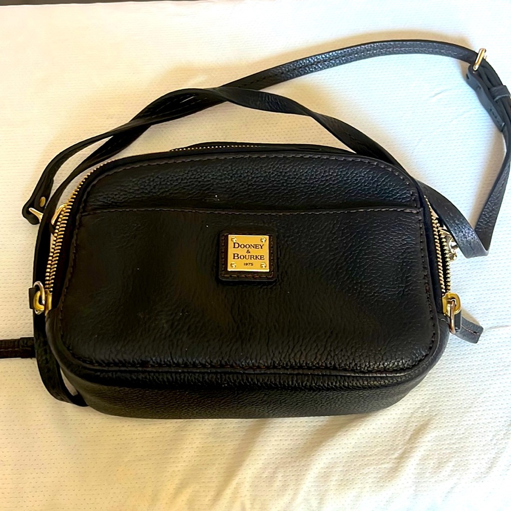 Dooney and Bourke Crossbody Camera Bag Purse Black Leather Pebble Grain